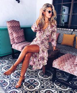 Natasha Oakley feet photo thumbnail