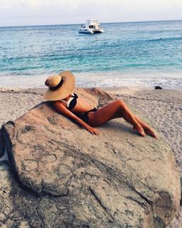 Natasha Oakley feet photo thumbnail