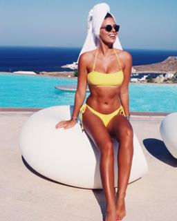 Natasha Oakley feet photo thumbnail