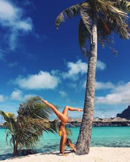 Natasha Oakley feet photo thumbnail