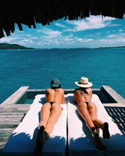 Natasha Oakley feet photo thumbnail