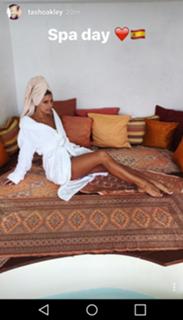 Natasha Oakley feet photo thumbnail