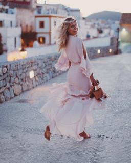Natasha Oakley feet photo thumbnail