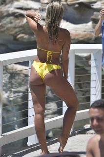 Natasha Oakley feet photo thumbnail