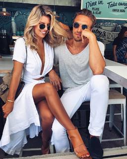Natasha Oakley feet photo thumbnail