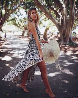 Natasha Oakley feet photo thumbnail
