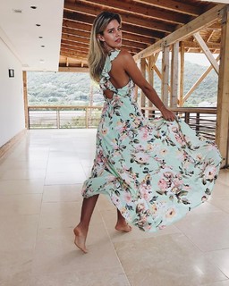 Natasha Oakley feet photo thumbnail