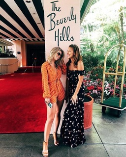 Natasha Oakley feet photo thumbnail