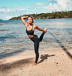 Natasha Oakley feet photo thumbnail