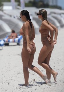 Natasha Oakley feet photo thumbnail