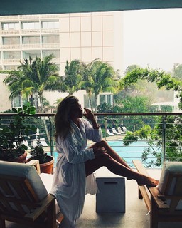 Natasha Oakley feet photo thumbnail