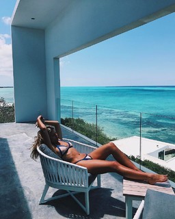 Natasha Oakley feet photo thumbnail