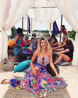 Natasha Oakley feet photo thumbnail