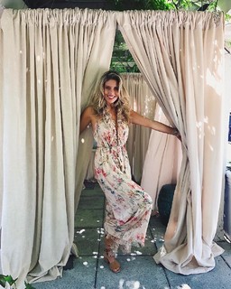 Natasha Oakley feet photo thumbnail