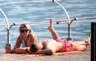 Natasha Oakley feet photo thumbnail