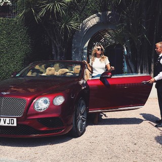 Natasha Oakley feet photo thumbnail