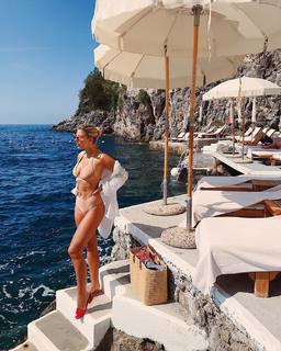 Natasha Oakley feet photo thumbnail