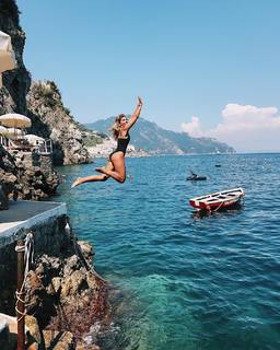 Natasha Oakley feet photo thumbnail