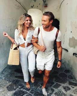 Natasha Oakley feet photo thumbnail