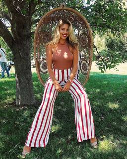 Natasha Oakley feet photo thumbnail