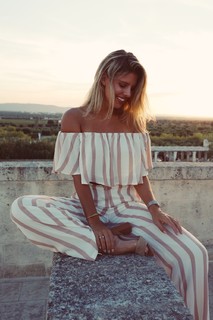 Natasha Oakley feet photo thumbnail