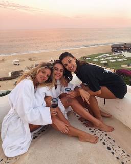 Natasha Oakley feet photo thumbnail