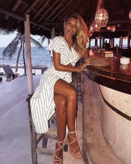 Natasha Oakley feet photo thumbnail