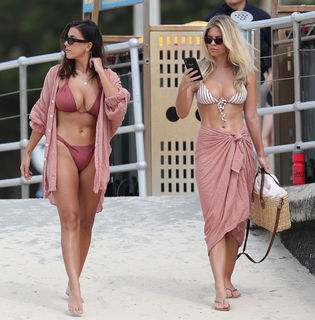 Natasha Oakley feet photo thumbnail