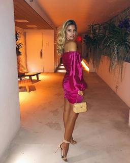Natasha Oakley feet photo thumbnail