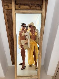 Natasha Oakley feet photo thumbnail