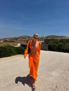 Natasha Oakley feet photo thumbnail