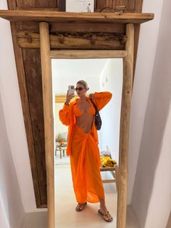 Natasha Oakley feet photo thumbnail