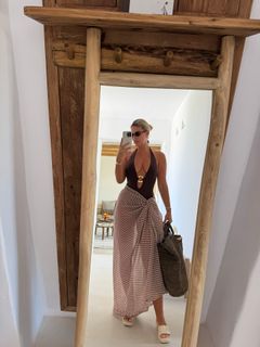 Natasha Oakley feet photo thumbnail