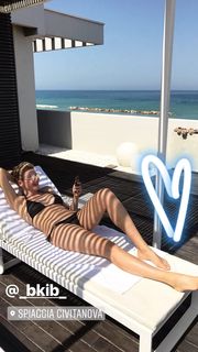 Natasha Stefanenko feet photo thumbnail