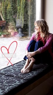 Natasha Stefanenko feet photo thumbnail