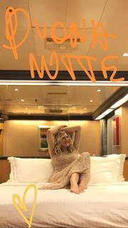 Natasha Stefanenko feet photo thumbnail