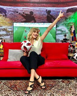 Natasha Stefanenko feet photo thumbnail