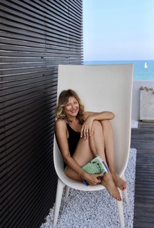 Natasha Stefanenko feet photo thumbnail