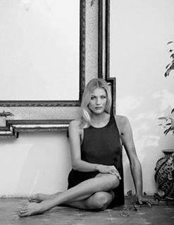 Natasha Stefanenko feet photo thumbnail