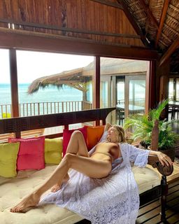 Natasha Stefanenko feet photo thumbnail