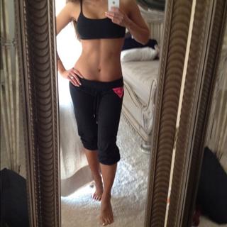 Natasha Yi feet photo 9