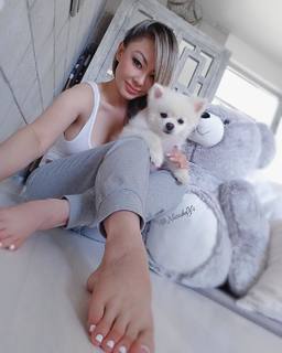 Natasha Yi feet photo 10
