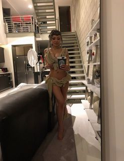 Natasha Yi feet photo 6