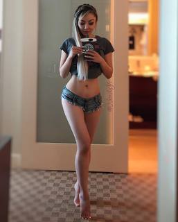 Natasha Yi feet photo 15