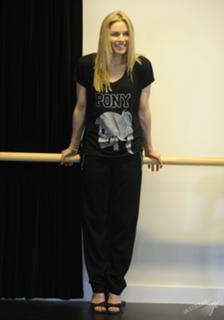 Natasza Urbanska feet photo thumbnail