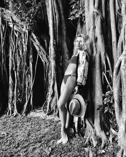 Natasza Urbanska feet photo thumbnail