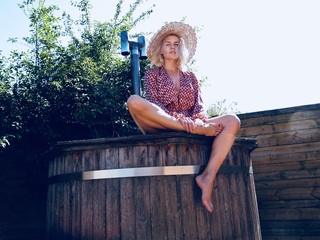 Natasza Urbanska feet photo thumbnail