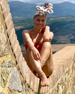 Natasza Urbanska feet photo thumbnail