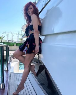 Natasza Urbanska feet photo thumbnail