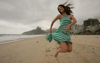 Nathalia Dill feet photo thumbnail